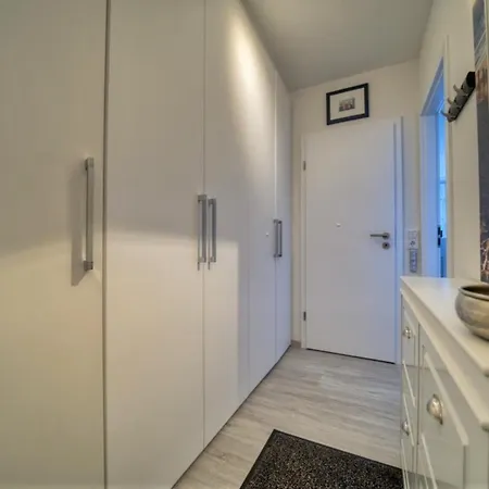 - Haus G, App 0g0806 *